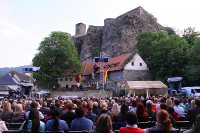 Noc na Karlštejně - open air představení na Střekově 2016